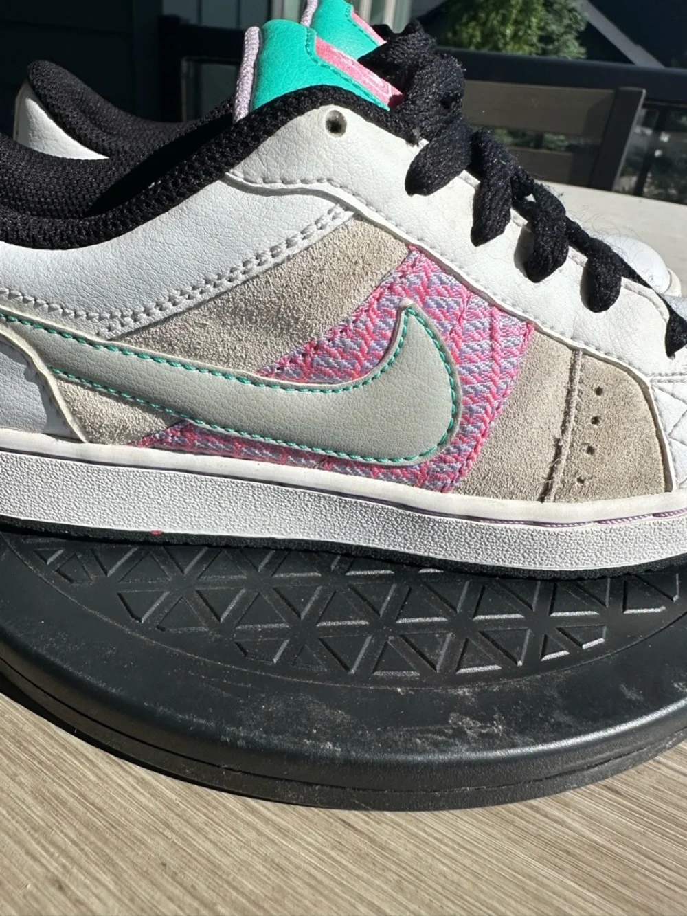 Nike White & Pink Low-Top Sneakers with Teal Accents